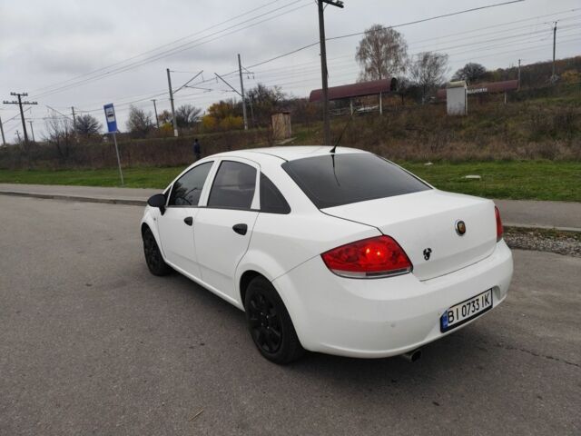 Белый Фиат Линеа, объемом двигателя 1.4 л и пробегом 240 тыс. км за 4800 $, фото 2 на Automoto.ua