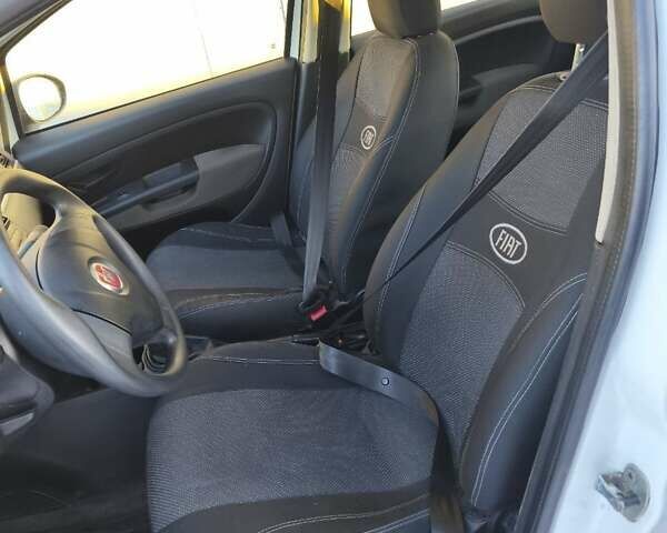 Белый Фиат Линеа, объемом двигателя 1.37 л и пробегом 190 тыс. км за 5350 $, фото 18 на Automoto.ua