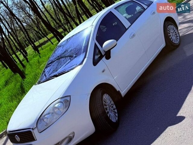 Белый Фиат Линеа, объемом двигателя 1.37 л и пробегом 257 тыс. км за 2950 $, фото 5 на Automoto.ua