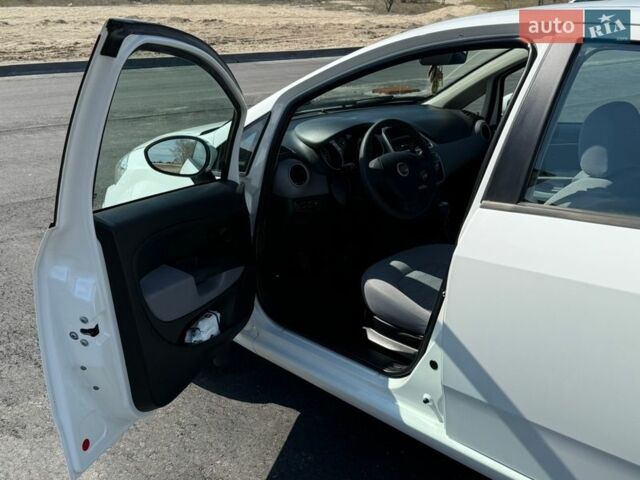 Білий Фіат Лінеа, об'ємом двигуна 1.37 л та пробігом 62 тис. км за 7100 $, фото 8 на Automoto.ua