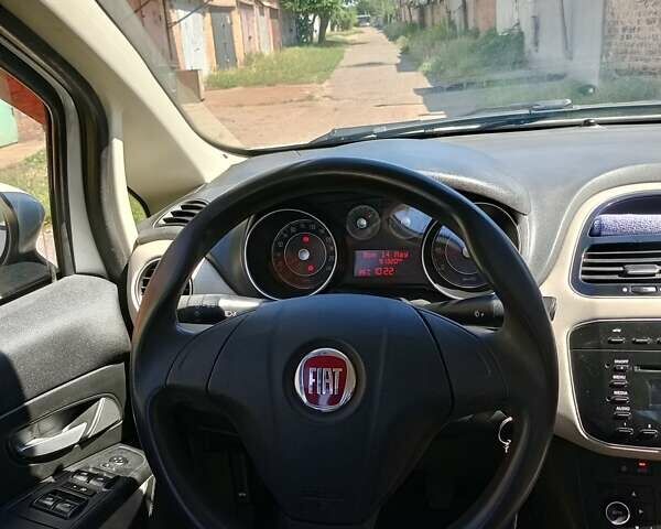 Белый Фиат Линеа, объемом двигателя 1.3 л и пробегом 92 тыс. км за 7500 $, фото 6 на Automoto.ua