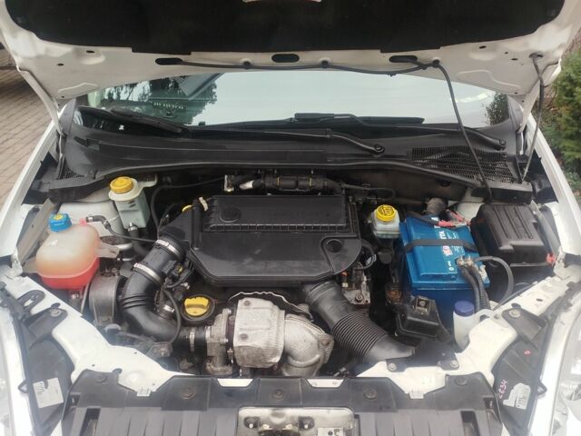 Белый Фиат Линеа, объемом двигателя 1.2 л и пробегом 178 тыс. км за 5300 $, фото 9 на Automoto.ua