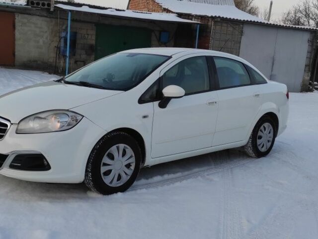 Белый Фиат Линеа, объемом двигателя 0 л и пробегом 175 тыс. км за 4200 $, фото 2 на Automoto.ua