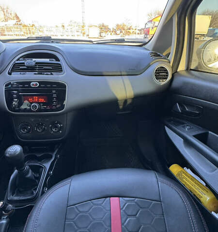 Белый Фиат Линеа, объемом двигателя 1.25 л и пробегом 362 тыс. км за 6500 $, фото 21 на Automoto.ua