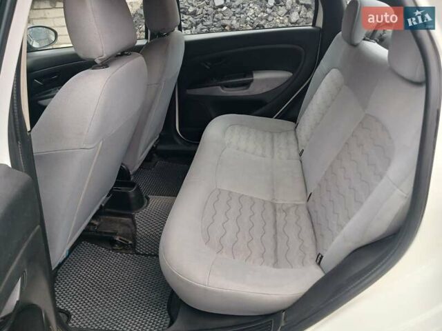Белый Фиат Линеа, объемом двигателя 1.37 л и пробегом 240 тыс. км за 4900 $, фото 20 на Automoto.ua