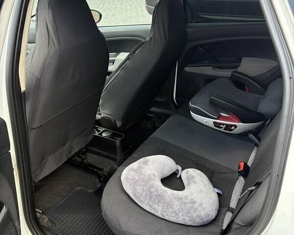 Фіат Лінеа 2013 у Кропивницькому (Кіровограді) на Automoto.ua Білий Фіат Лінеа, об'ємом двигуна 1.37 л та пробігом 282 тис. км за 5700 $, фото 18 на Automoto.ua