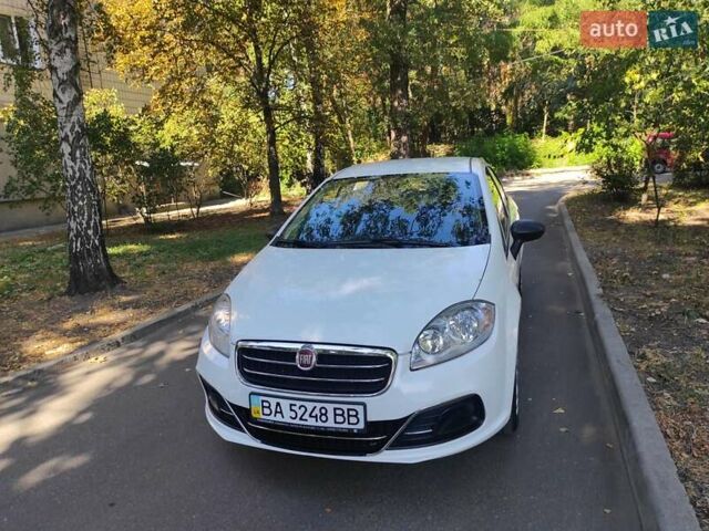 Белый Фиат Линеа, объемом двигателя 1.37 л и пробегом 132 тыс. км за 7100 $, фото 3 на Automoto.ua