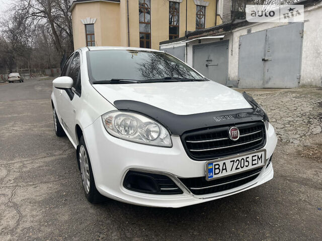 Белый Фиат Линеа, объемом двигателя 1.4 л и пробегом 270 тыс. км за 4500 $, фото 3 на Automoto.ua