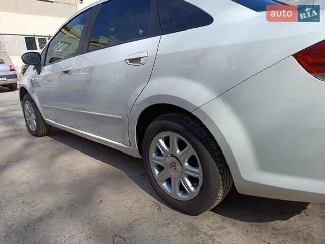 Белый Фиат Линеа, объемом двигателя 1.25 л и пробегом 224 тыс. км за 3800 $, фото 5 на Automoto.ua
