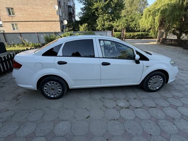 Белый Фиат Линеа, объемом двигателя 1.4 л и пробегом 126 тыс. км за 4500 $, фото 6 на Automoto.ua