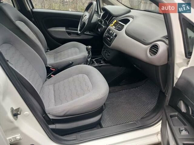 Белый Фиат Линеа, объемом двигателя 1.37 л и пробегом 240 тыс. км за 4900 $, фото 15 на Automoto.ua