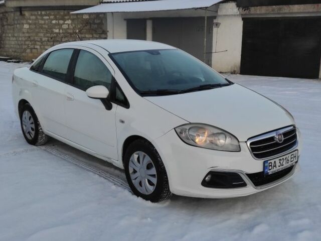 Белый Фиат Линеа, объемом двигателя 0 л и пробегом 175 тыс. км за 4200 $, фото 1 на Automoto.ua