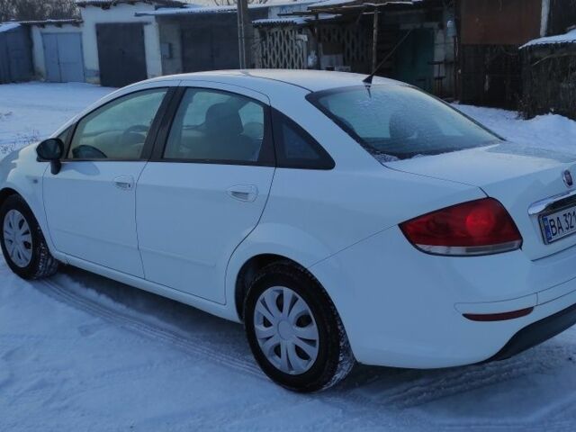 Белый Фиат Линеа, объемом двигателя 0 л и пробегом 175 тыс. км за 4200 $, фото 4 на Automoto.ua