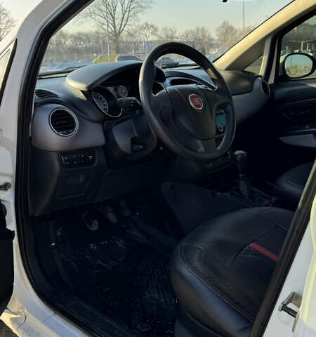 Белый Фиат Линеа, объемом двигателя 1.25 л и пробегом 362 тыс. км за 6500 $, фото 14 на Automoto.ua