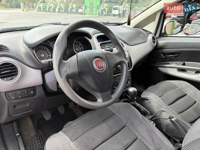 Фіат Лінеа 2013 у Кропивницькому (Кіровограді) на Automoto.ua Білий Фіат Лінеа, об'ємом двигуна 1.37 л та пробігом 282 тис. км за 5700 $, фото 12 на Automoto.ua