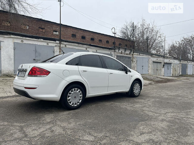 Белый Фиат Линеа, объемом двигателя 1.4 л и пробегом 370 тыс. км за 3900 $, фото 1 на Automoto.ua
