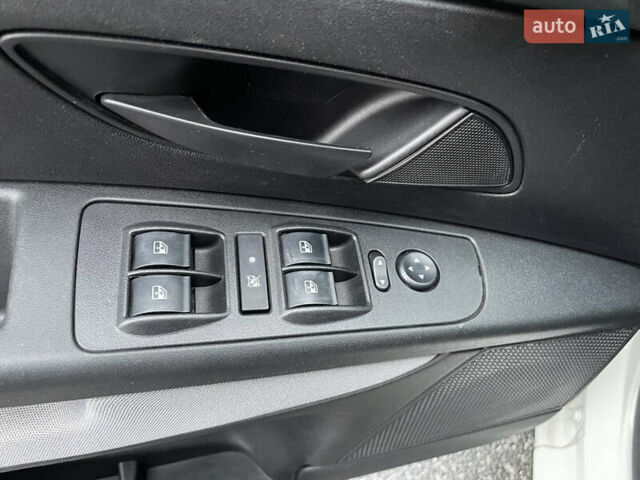 Білий Фіат Лінеа, об'ємом двигуна 1.37 л та пробігом 226 тис. км за 5100 $, фото 17 на Automoto.ua