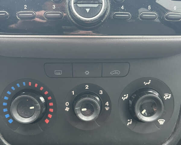 Белый Фиат Линеа, объемом двигателя 1.4 л и пробегом 270 тыс. км за 4500 $, фото 10 на Automoto.ua