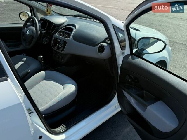 Білий Фіат Лінеа, об'ємом двигуна 1.37 л та пробігом 62 тис. км за 7100 $, фото 15 на Automoto.ua