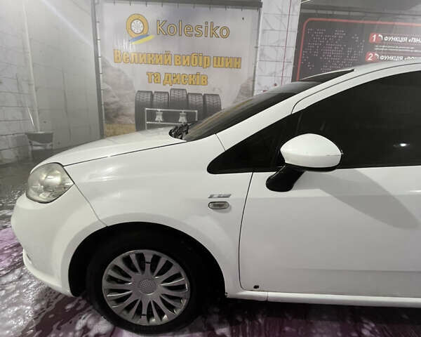Білий Фіат Лінеа, об'ємом двигуна 1.37 л та пробігом 225 тис. км за 3900 $, фото 5 на Automoto.ua
