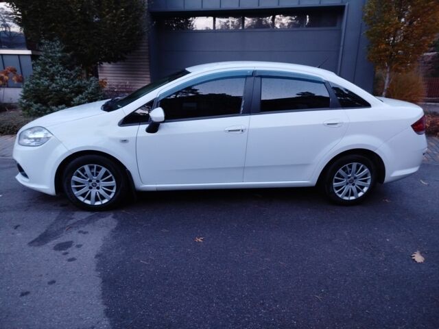 Белый Фиат Линеа, объемом двигателя 1.2 л и пробегом 178 тыс. км за 5300 $, фото 4 на Automoto.ua