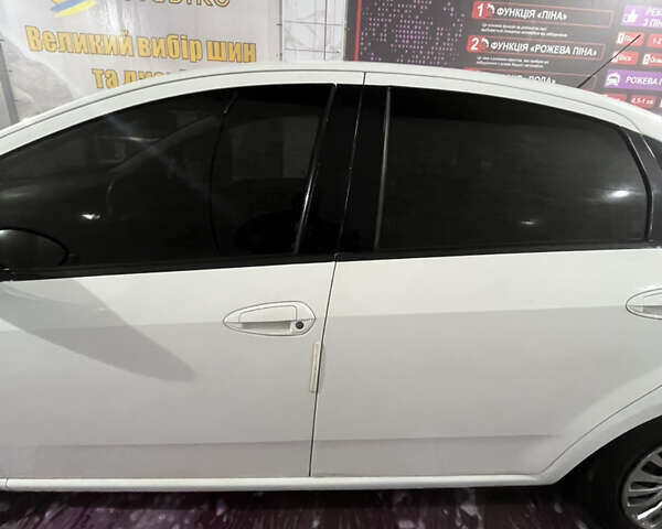 Білий Фіат Лінеа, об'ємом двигуна 1.37 л та пробігом 225 тис. км за 3900 $, фото 11 на Automoto.ua