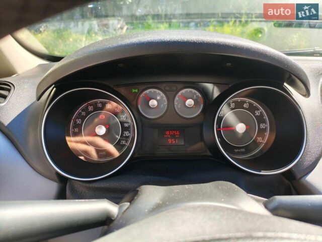 Білий Фіат Лінеа, об'ємом двигуна 1.25 л та пробігом 180 тис. км за 5300 $, фото 30 на Automoto.ua
