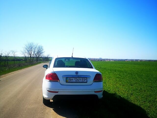 Белый Фиат Линеа, объемом двигателя 1.4 л и пробегом 158 тыс. км за 3900 $, фото 3 на Automoto.ua