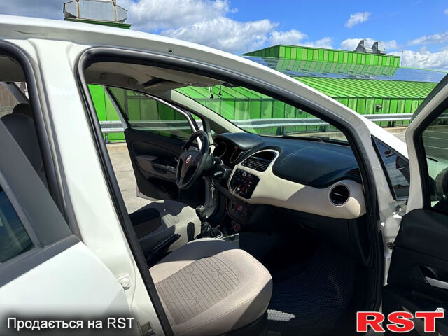 Белый Фиат Линеа, объемом двигателя 1.2 л и пробегом 228 тыс. км за 5500 $, фото 3 на Automoto.ua