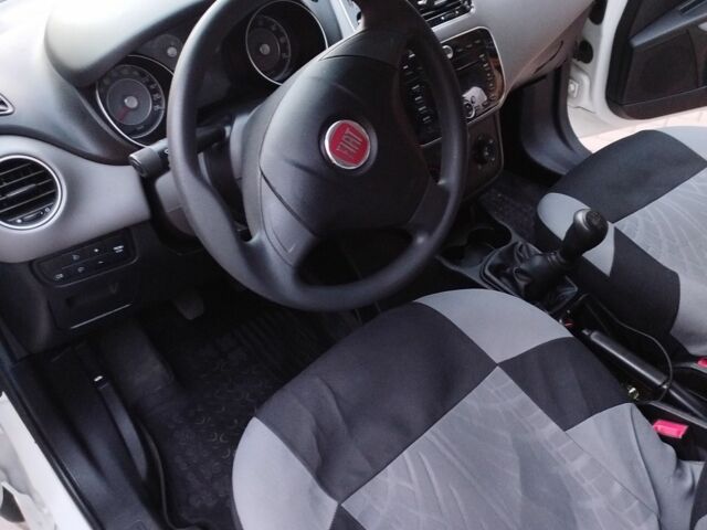 Белый Фиат Линеа, объемом двигателя 1.2 л и пробегом 178 тыс. км за 5300 $, фото 5 на Automoto.ua