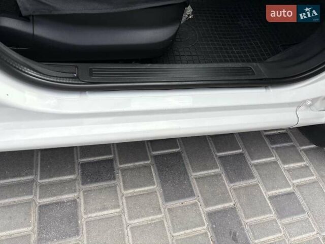 Фіат Лінеа 2013 у Кропивницькому (Кіровограді) на Automoto.ua Білий Фіат Лінеа, об'ємом двигуна 1.37 л та пробігом 282 тис. км за 5700 $, фото 17 на Automoto.ua