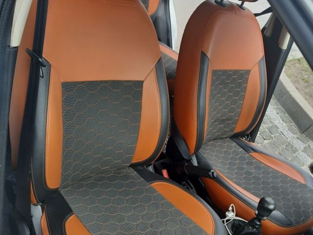 Белый Фиат Линеа, объемом двигателя 1.4 л и пробегом 204 тыс. км за 7100 $, фото 3 на Automoto.ua