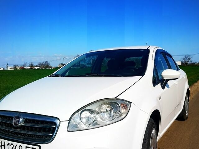 Белый Фиат Линеа, объемом двигателя 1.4 л и пробегом 158 тыс. км за 3900 $, фото 2 на Automoto.ua