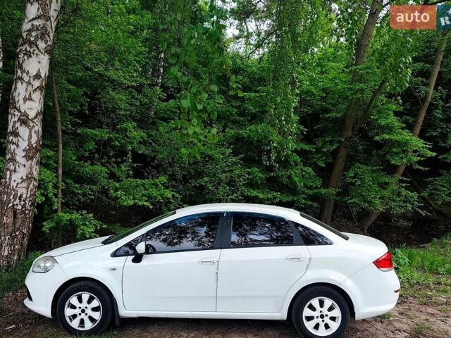 Білий Фіат Лінеа, об'ємом двигуна 1.37 л та пробігом 142 тис. км за 3800 $, фото 4 на Automoto.ua