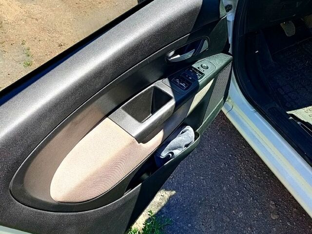 Білий Фіат Лінеа, об'ємом двигуна 1.3 л та пробігом 92 тис. км за 8000 $, фото 2 на Automoto.ua