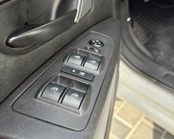 Фіат Лінеа 2013 у Кропивницькому (Кіровограді) на Automoto.ua Білий Фіат Лінеа, об'ємом двигуна 1.37 л та пробігом 282 тис. км за 5700 $, фото 10 на Automoto.ua