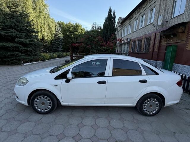 Белый Фиат Линеа, объемом двигателя 1.4 л и пробегом 126 тыс. км за 4500 $, фото 5 на Automoto.ua