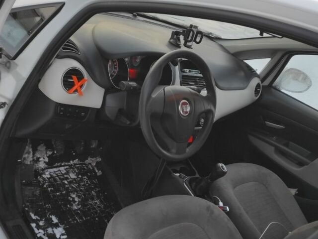 Белый Фиат Линеа, объемом двигателя 0 л и пробегом 175 тыс. км за 4200 $, фото 6 на Automoto.ua