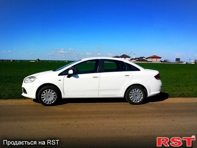 Белый Фиат Линеа, объемом двигателя 1.4 л и пробегом 158 тыс. км за 3900 $, фото 1 на Automoto.ua