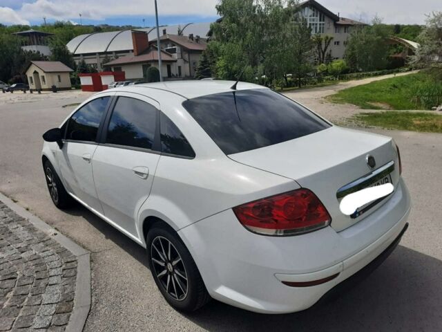 Белый Фиат Линеа, объемом двигателя 1.4 л и пробегом 204 тыс. км за 7100 $, фото 2 на Automoto.ua
