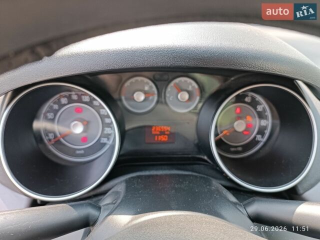 Білий Фіат Лінеа, об'ємом двигуна 1.25 л та пробігом 237 тис. км за 5100 $, фото 16 на Automoto.ua