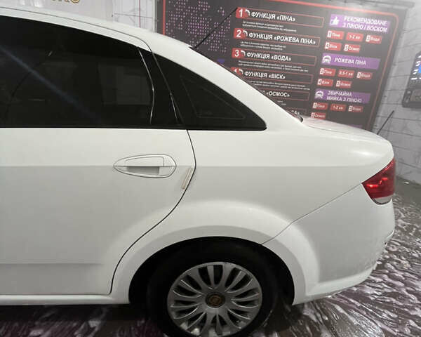 Білий Фіат Лінеа, об'ємом двигуна 1.37 л та пробігом 225 тис. км за 3900 $, фото 12 на Automoto.ua