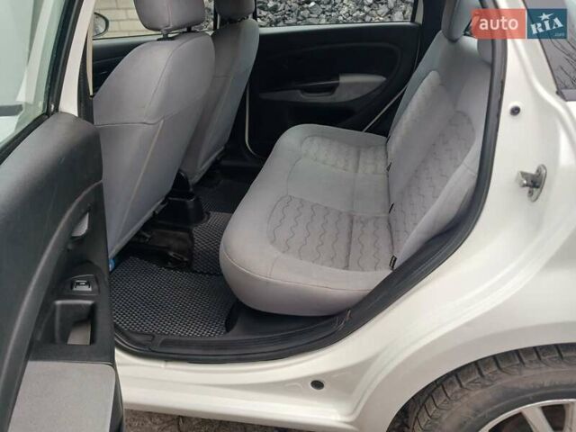 Белый Фиат Линеа, объемом двигателя 1.37 л и пробегом 240 тыс. км за 4900 $, фото 12 на Automoto.ua