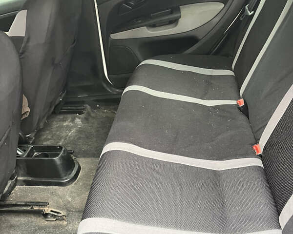 Білий Фіат Лінеа, об'ємом двигуна 1.37 л та пробігом 225 тис. км за 3900 $, фото 41 на Automoto.ua