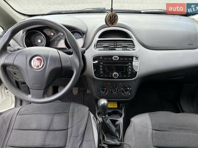 Фіат Лінеа 2013 у Кропивницькому (Кіровограді) на Automoto.ua Білий Фіат Лінеа, об'ємом двигуна 1.37 л та пробігом 282 тис. км за 5700 $, фото 20 на Automoto.ua