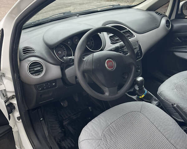 Белый Фиат Линеа, объемом двигателя 1.4 л и пробегом 270 тыс. км за 4500 $, фото 8 на Automoto.ua