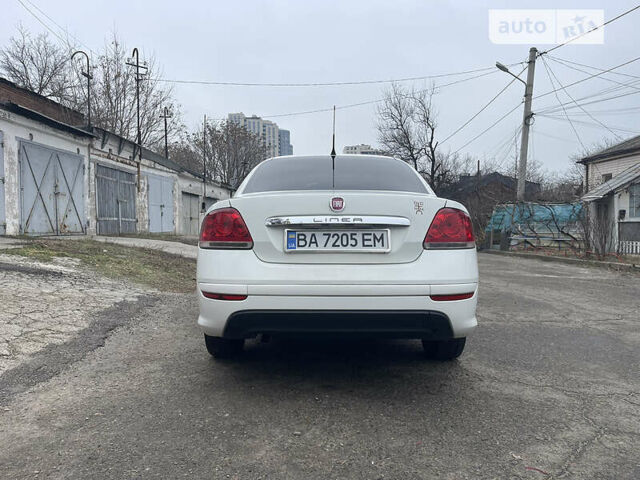 Белый Фиат Линеа, объемом двигателя 1.4 л и пробегом 370 тыс. км за 3900 $, фото 2 на Automoto.ua