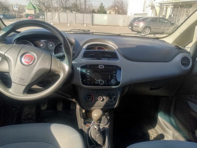 Белый Фиат Линеа, объемом двигателя 1.4 л и пробегом 158 тыс. км за 4800 $, фото 3 на Automoto.ua