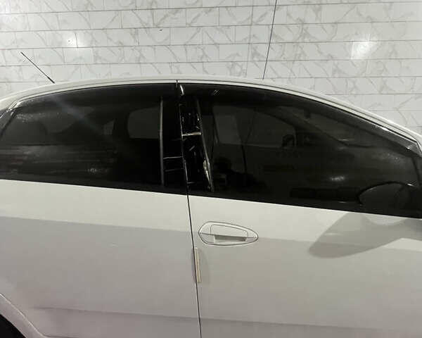 Білий Фіат Лінеа, об'ємом двигуна 1.37 л та пробігом 225 тис. км за 3900 $, фото 21 на Automoto.ua