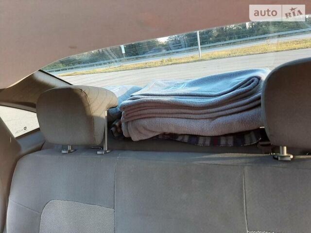 Белый Фиат Линеа, объемом двигателя 1.4 л и пробегом 72 тыс. км за 7300 $, фото 19 на Automoto.ua